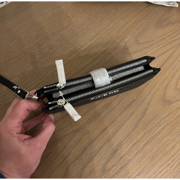 Michael Kors Logo Jet Set Double-Zip Wristlet - Picture 3 of 8